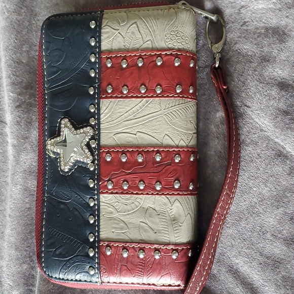 Western wristlet - Picture 1 of 2